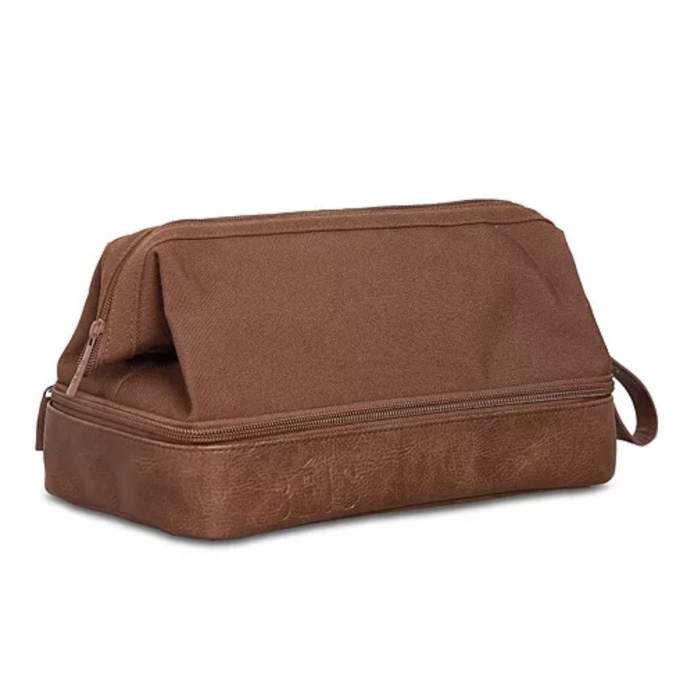 Beis The Dopp Kit 
in Maple
